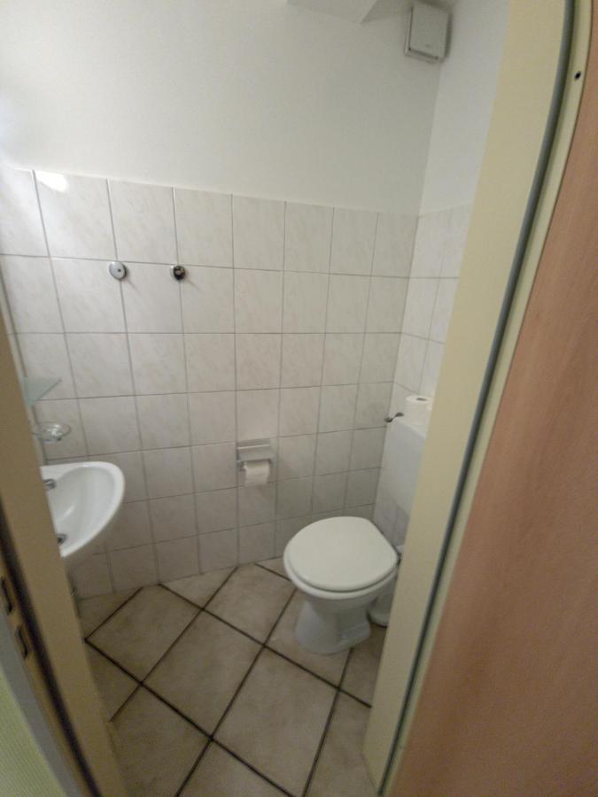 Pension Und Ferienwohnungen Bachmann Wölfersheim Exteriör bild